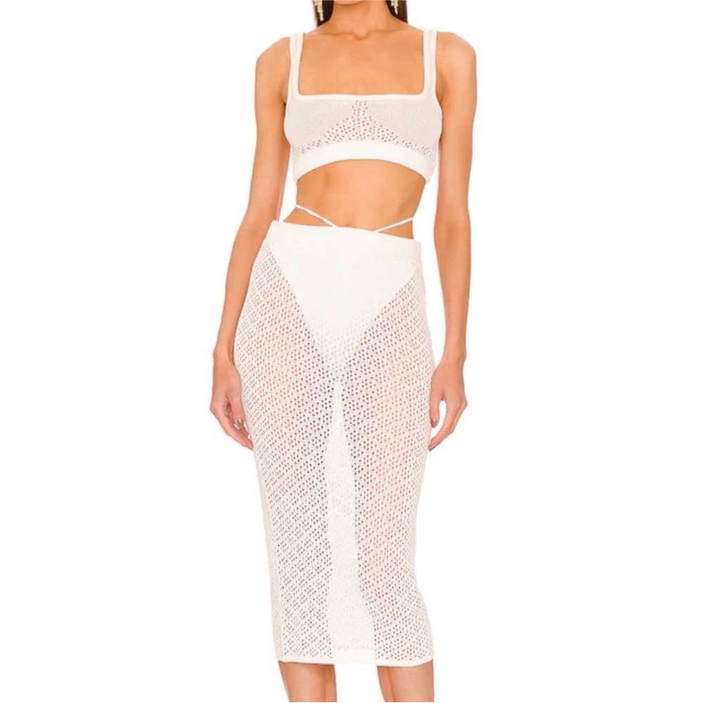 Revolve Set - Vera Knit Top and Midi Skirt in Ivory
Michael Costello size XS XS